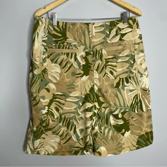 Chico’s Foliage Green Print Cargo Shorts - Picture 5 of 8
